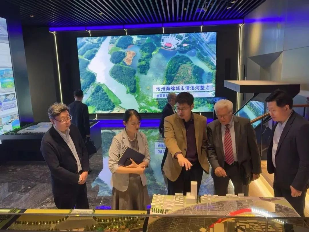 多曼教授攜汩鴻環(huán)保，與上?？萍嘉瘜＜已杏懞＞d城市建設(shè)和排水系統(tǒng)優(yōu)化建設(shè)新路徑(圖3)